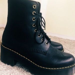 Doc Martens SHRIVER HI boots in black!!!